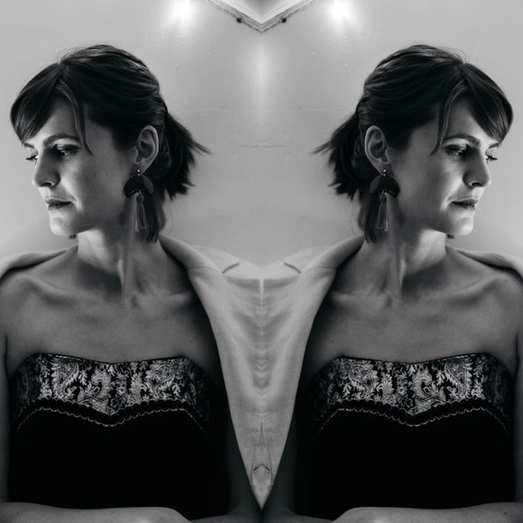 Toronto Stylist - Picture 1 of 2